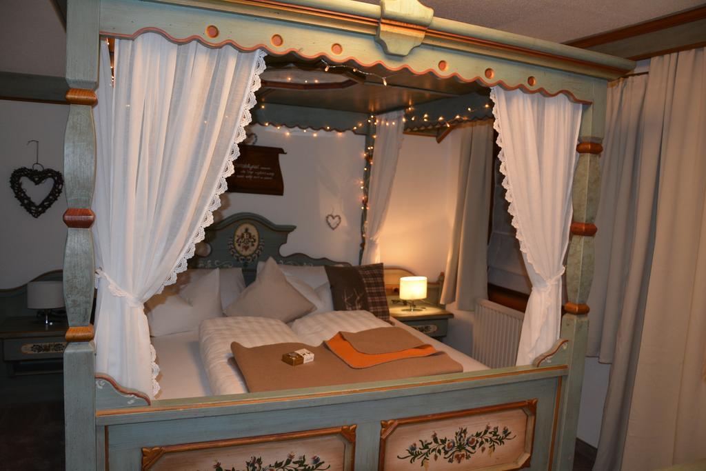 גינזלינג Hotel Gasthaus Schwarzenstein מראה חיצוני תמונה